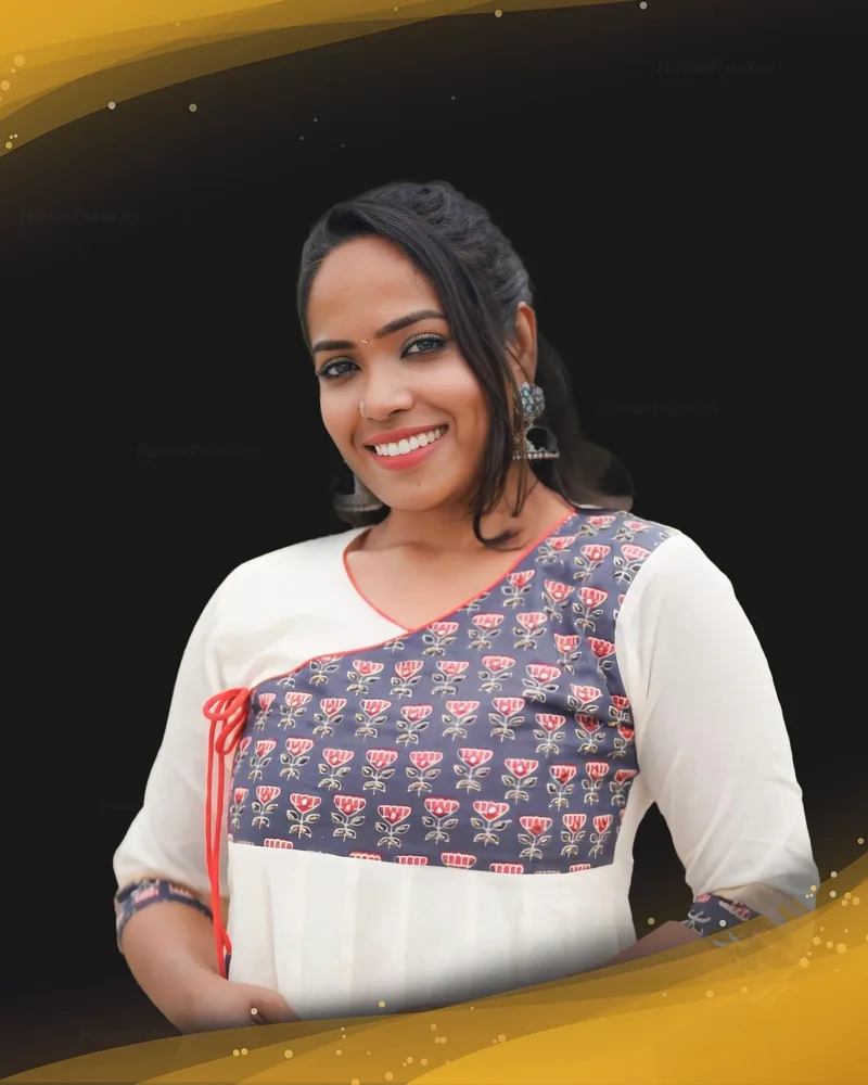 Nimisha P S, Model, Lawyer (LLB), Former Accountant, Real Estate Agent